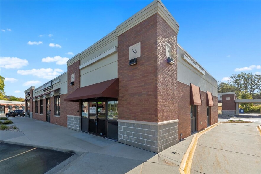 928 Valley View Dr, Council Bluffs, IA for lease - Building Photo - Image 1 of 6