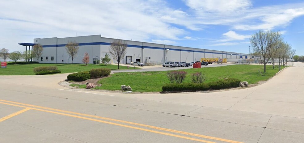 22 Gateway Commerce Center Dr W, Edwardsville, IL for lease - Building Photo - Image 3 of 3