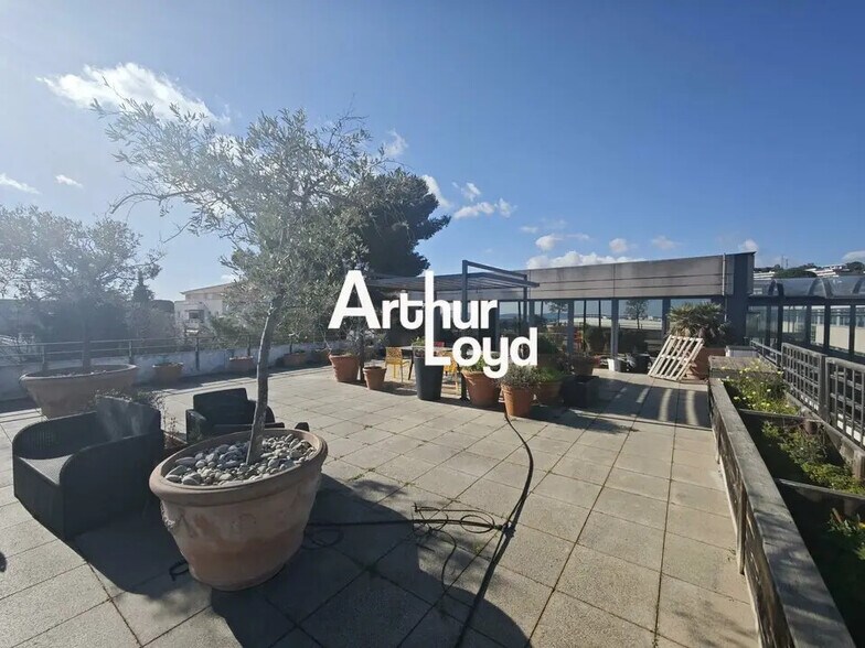 Office in Villeneuve-Loubet for lease - Building Photo - Image 1 of 12