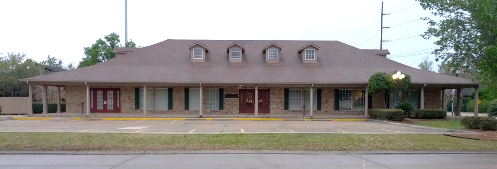 791 Bayou Pines Dr, Lake Charles, LA 70601