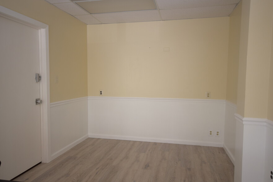 417 W Broad St, Falls Church, VA for lease - Interior Photo - Image 3 of 8