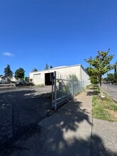 9468 N Macrum Ave, Portland, OR for lease Building Photo- Image 2 of 6