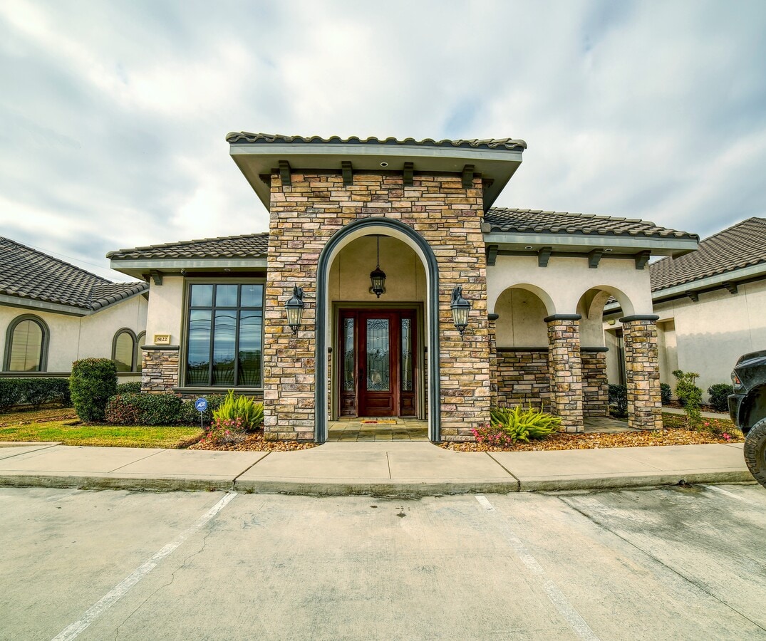 8122 Spring Cypress Rd, Spring, TX 77379