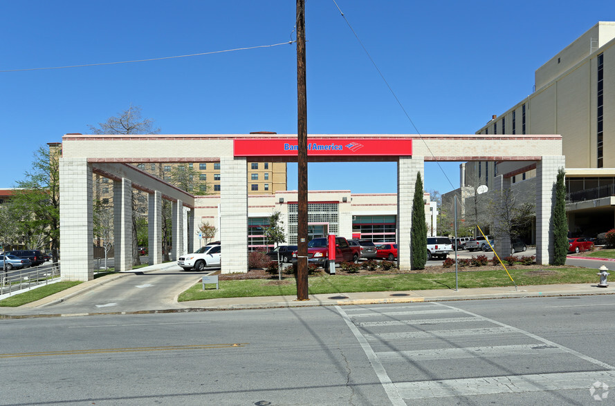 3921 Gaston Ave, Dallas, TX for lease - Building Photo - Image 3 of 4