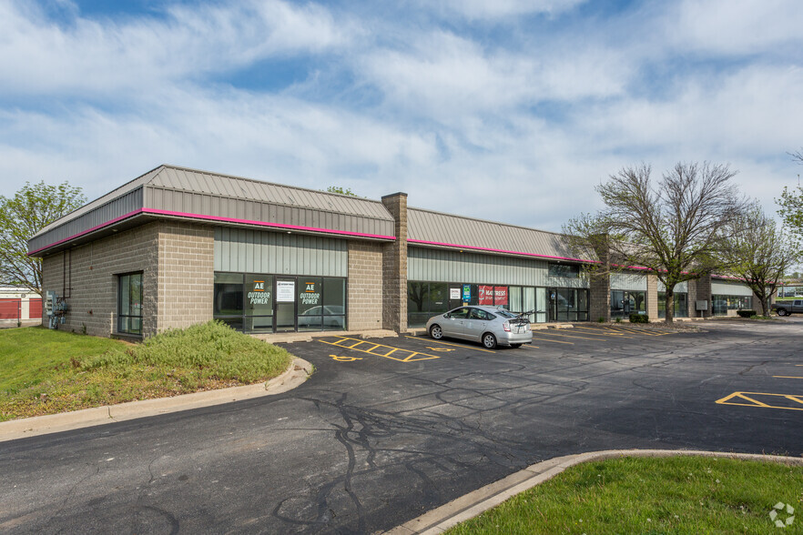 10095 Hickman Ct, Clive, IA for lease - Primary Photo - Image 2 of 9