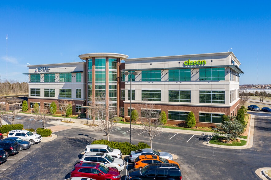 11600 Broadway Extension, Oklahoma City, OK for lease - Building Photo - Image 1 of 11