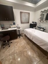 1035 W Queen Creek Rd, Chandler, AZ for lease Interior Photo- Image 2 of 4