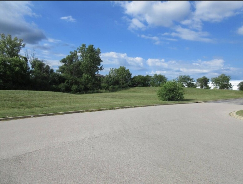 1041 N Swift Rd, Addison, IL for sale - Building Photo - Image 1 of 9