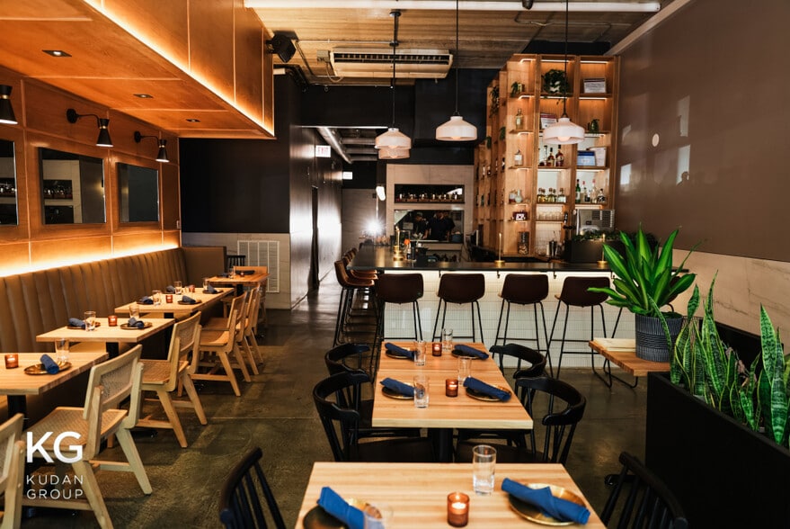 819 W Fulton St, Chicago, IL for lease - Interior Photo - Image 2 of 9