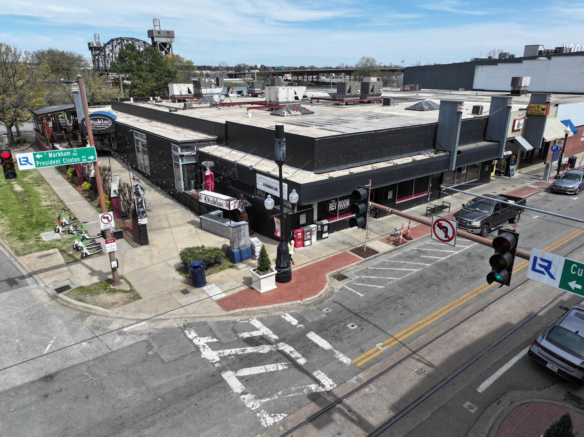 300 President Clinton Ave, Little Rock, AR for lease Building Photo- Image 1 of 27