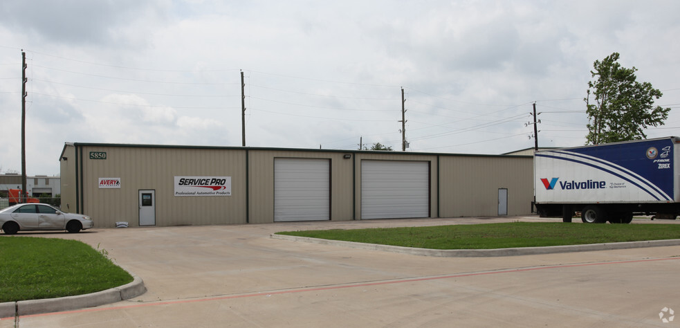 5850 Cunningham Rd, Houston, TX for lease - Primary Photo - Image 1 of 7