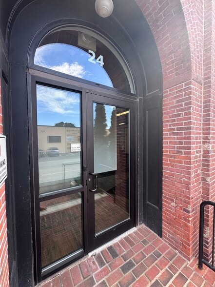 24 Roland St, Charlestown, MA for lease - Building Photo - Image 3 of 17