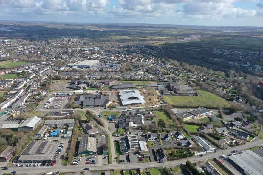 Two Former Education Buildings On Large portfolio of 2 properties for sale on LoopNet.com - Building Photo - Image 2 of 3