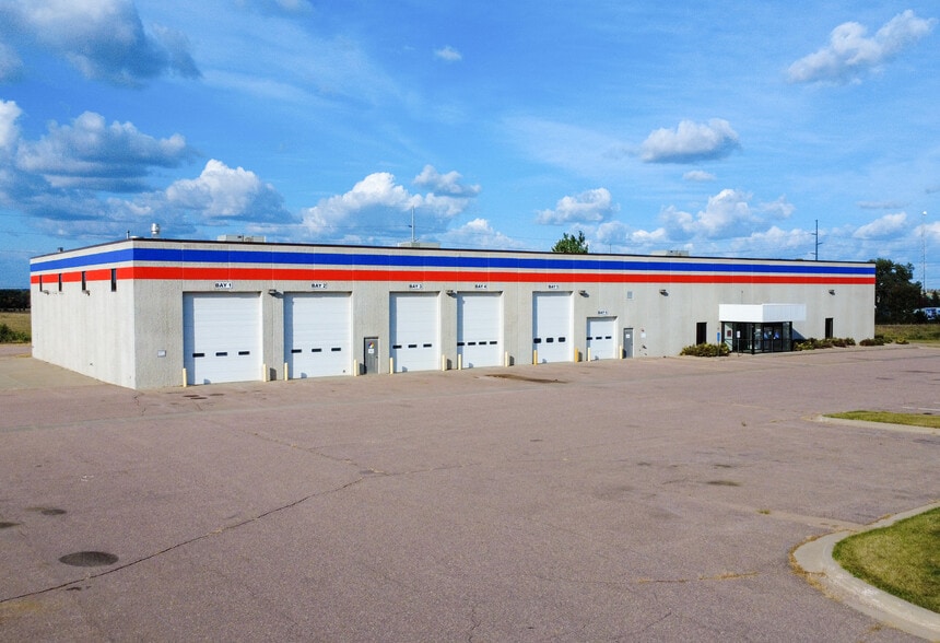 3910 E Wilcox St, Sioux Falls, SD for lease - Building Photo - Image 2 of 6