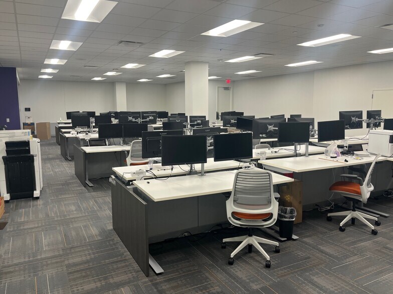 4161 Piedmont Pky, High Point, NC for lease - Interior Photo - Image 2 of 7