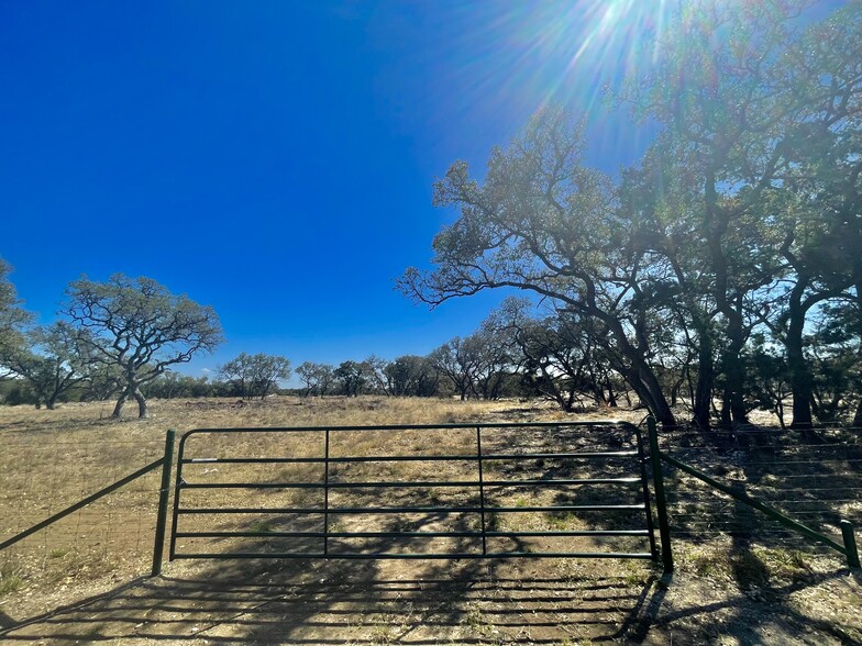 0000 State Highway 16 S, Pipe Creek, TX for sale - Primary Photo - Image 1 of 18