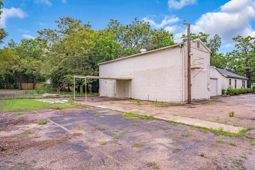 205 Van Street, Lindale, TX for sale - Building Photo - Image 1 of 1