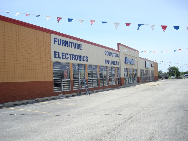 990 N Kinzie Ave, Bradley, IL for lease - Building Photo - Image 1 of 5