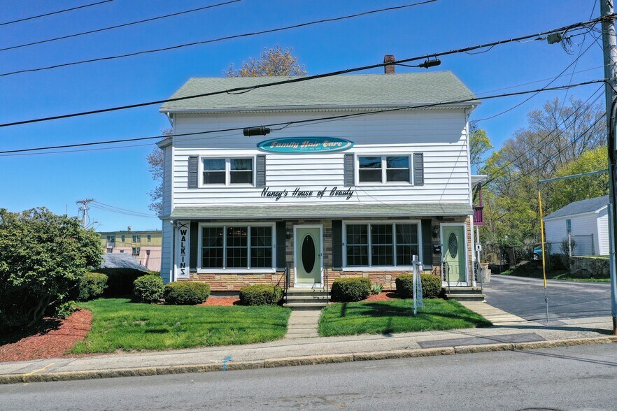 3 Lake St, Webster, MA 01570