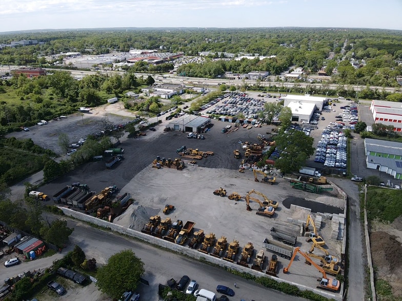 195 S Denver Ave, Bay Shore, NY for lease - Building Photo - Image 3 of 4