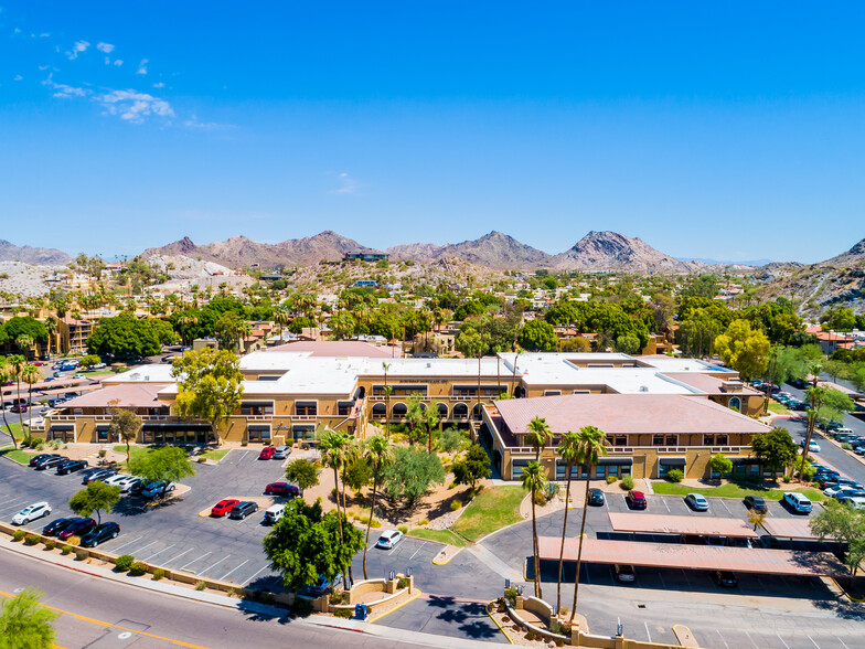 7500 N Dreamy Draw Dr, Phoenix, AZ for lease - Building Photo - Image 2 of 3