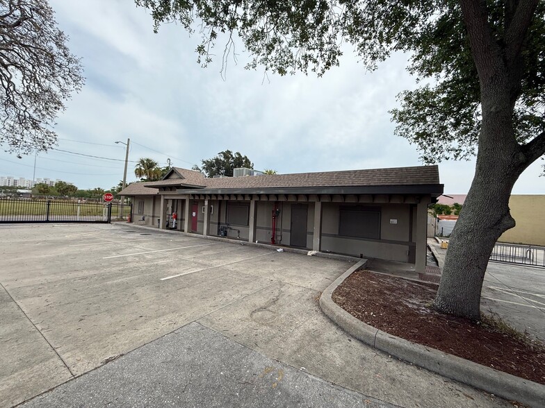 815 E Fee Ave, Melbourne, FL for sale - Primary Photo - Image 1 of 11