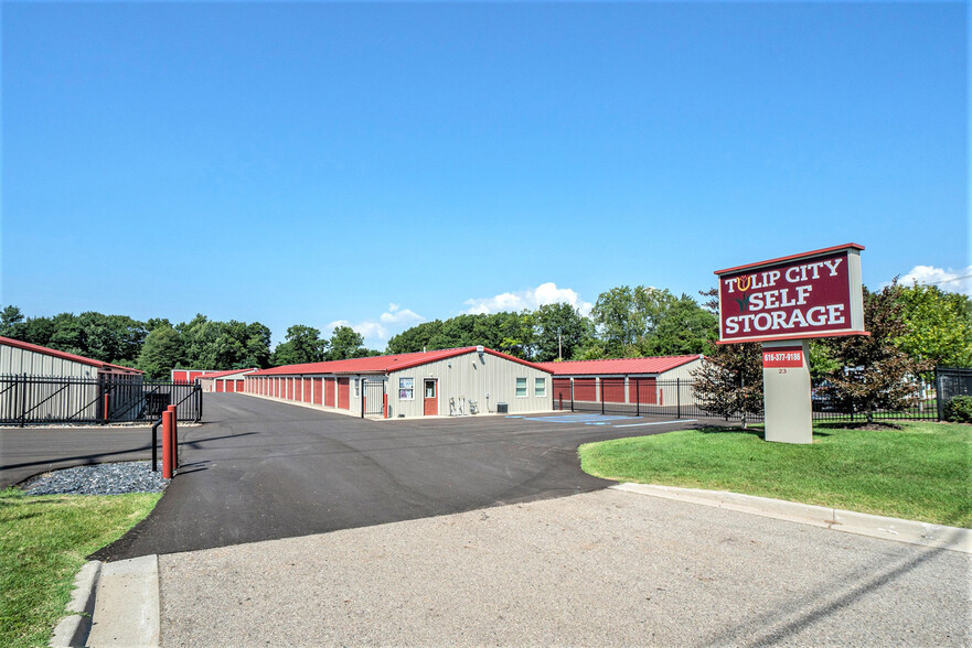 Tulip City / M40 Self Storage - UPDATED portfolio of 2 properties for sale on LoopNet.com - Building Photo - Image 3 of 19