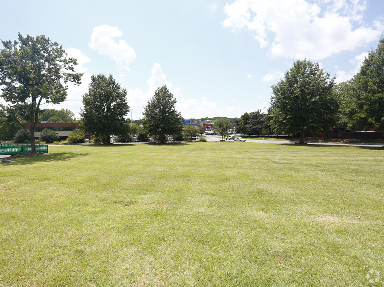 10625 McMullen Creek Pky, Charlotte, NC for sale - Primary Photo - Image 1 of 1