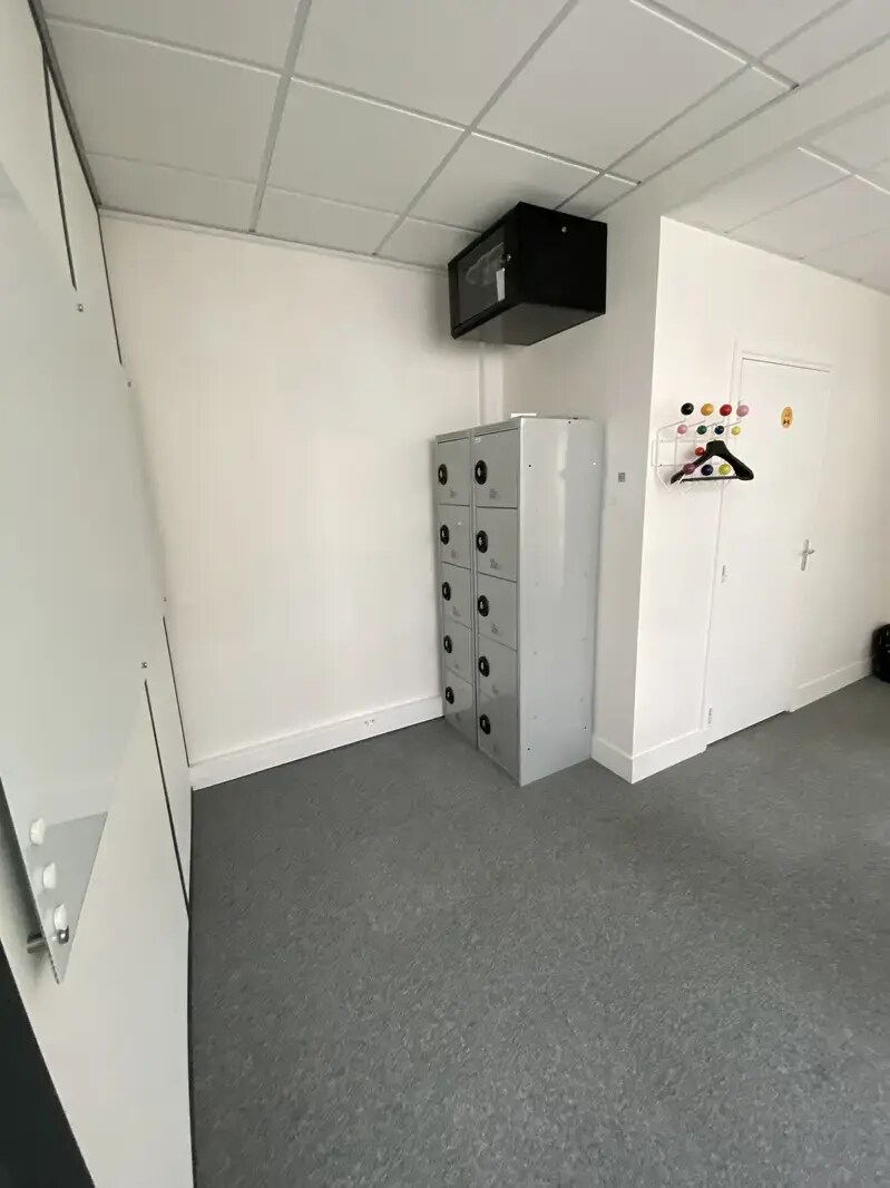 Office in Paris for lease Interior Photo- Image 1 of 11