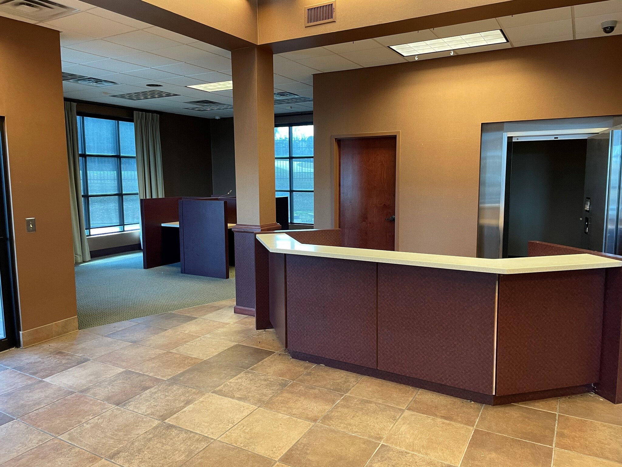 139 Plaza Dr, Brandon, MS for sale Interior Photo- Image 1 of 12