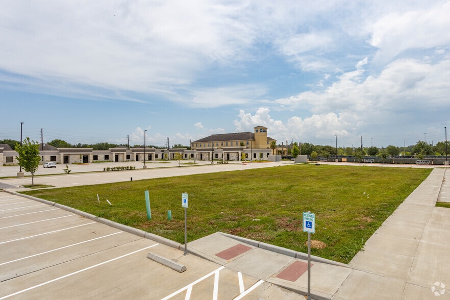 2803 Imperia Dr, Sugar Land, TX for sale - Building Photo - Image 2 of 4