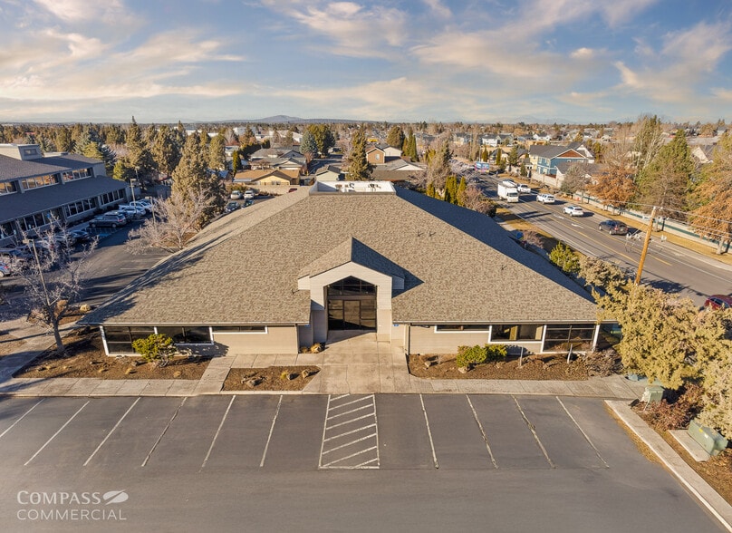 2698 NE Courtney Dr, Bend, OR for lease - Primary Photo - Image 1 of 33