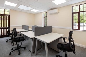 Toneway, Bathpool for lease Interior Photo- Image 2 of 10