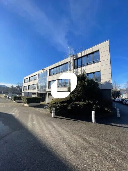 Office in Meylan for lease - Building Photo - Image 2 of 10