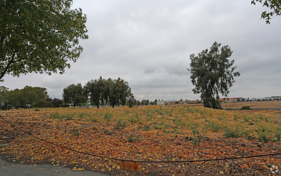 2500 Bates Ave, Concord, CA for sale - Primary Photo - Image 1 of 1