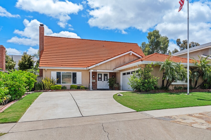 23672 Cavanaugh Rd, Lake Forest, CA for sale - Building Photo - Image 2 of 6