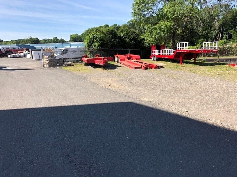 93 Triangle St, Danbury, CT for lease - Building Photo - Image 1 of 8