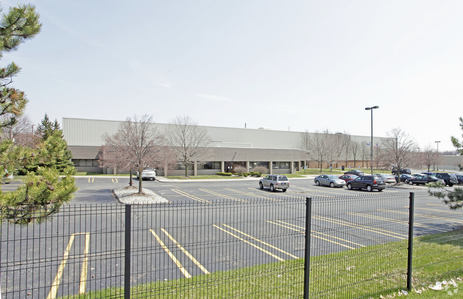 3800 Lapeer Rd, Auburn Hills, MI for lease - Building Photo - Image 1 of 6