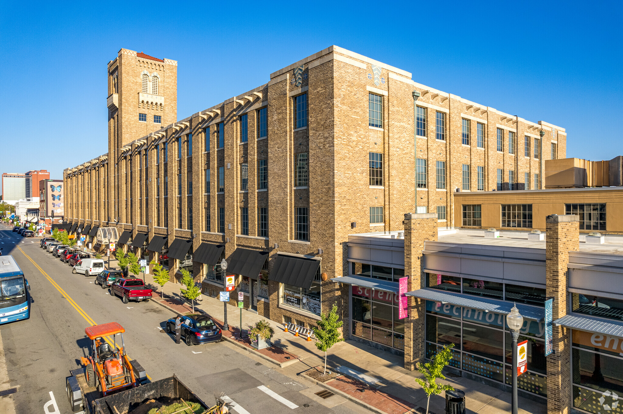 500 President Clinton Ave, Little Rock, AR for lease Building Photo- Image 1 of 8