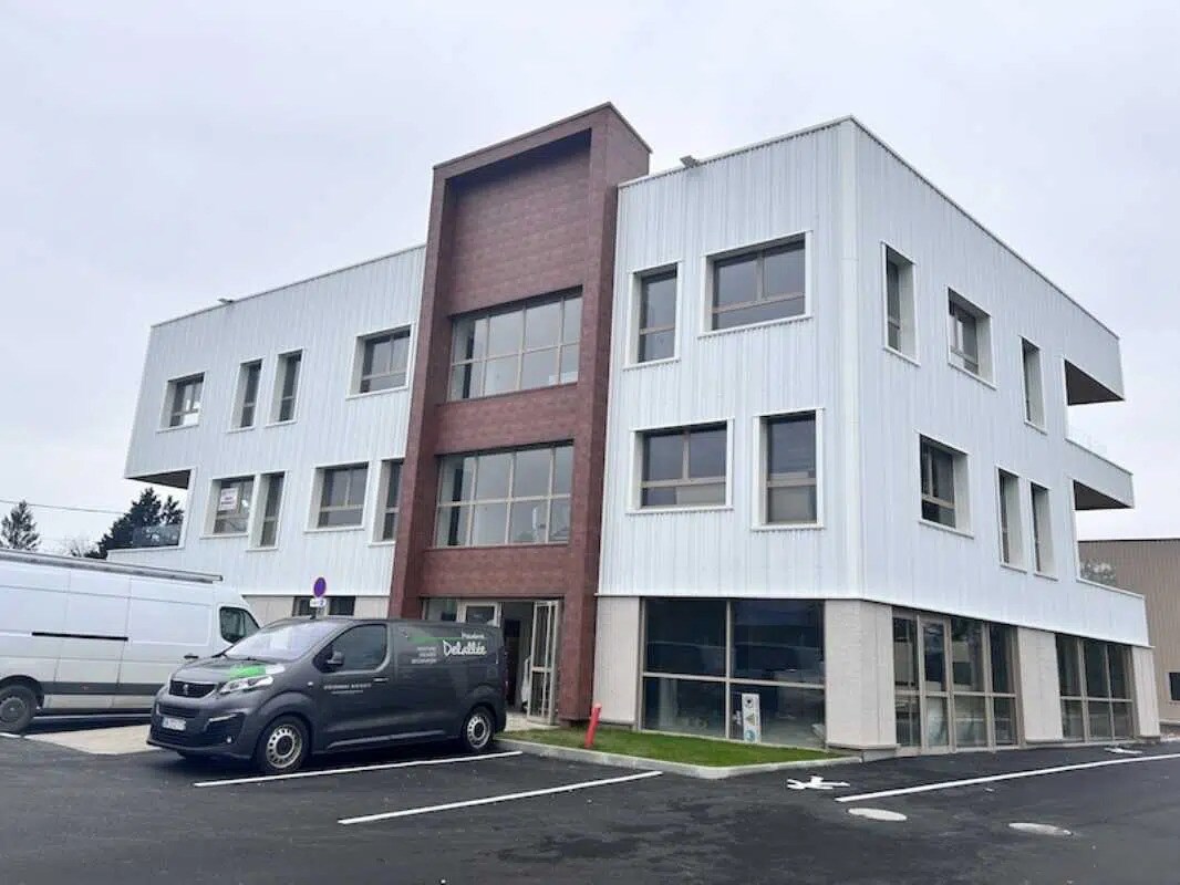 Office in Tossiat for lease Building Photo- Image 1 of 4