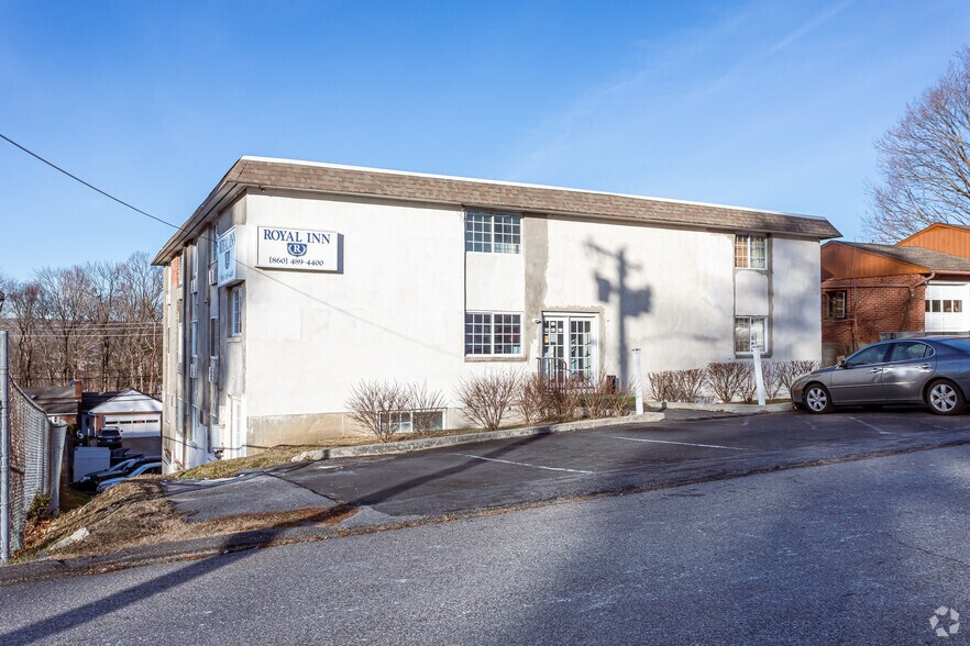 19 Nathaniel St, Torrington, CT for sale - Primary Photo - Image 1 of 1