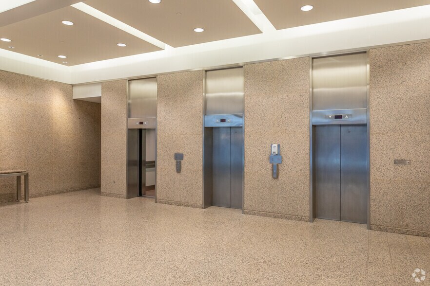 800 W Pender St, Vancouver, BC for lease - Lobby - Image 3 of 6