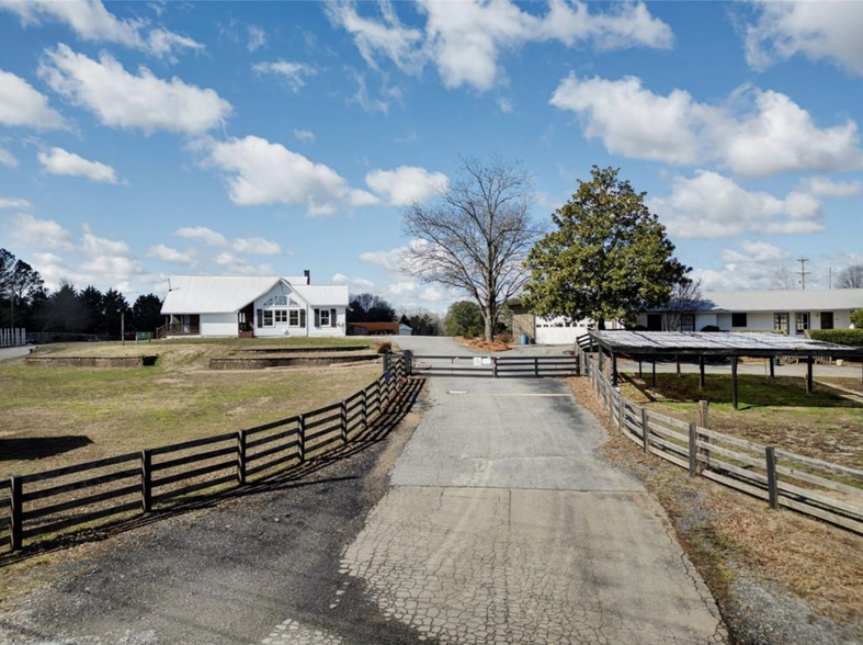 3205 Hurt Bridge Rd, Cumming, GA for sale - Primary Photo - Image 1 of 1