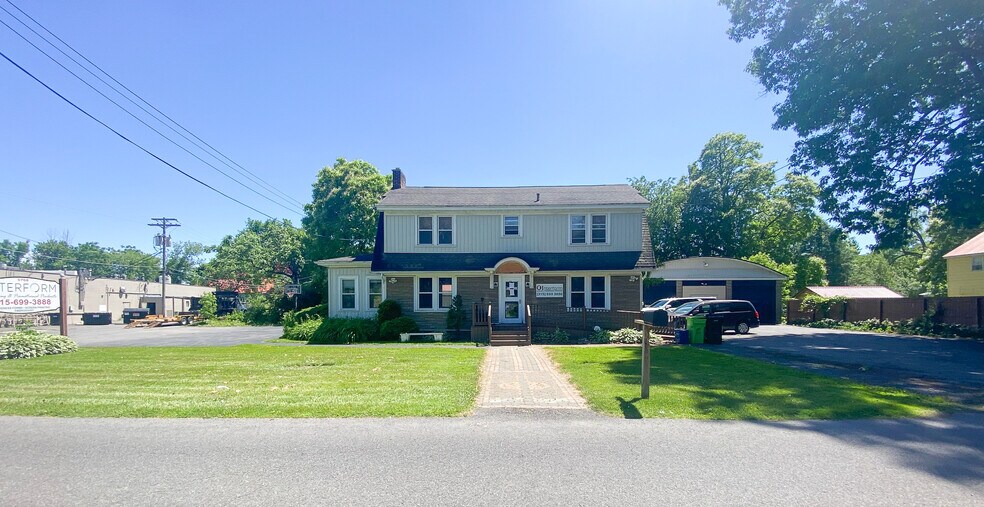 5768 Crabtree Ln, Cicero, NY 13039