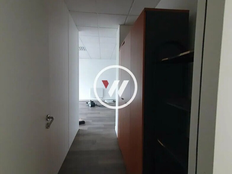 Office in Tremblay-en-France for lease - Interior Photo - Image 3 of 3