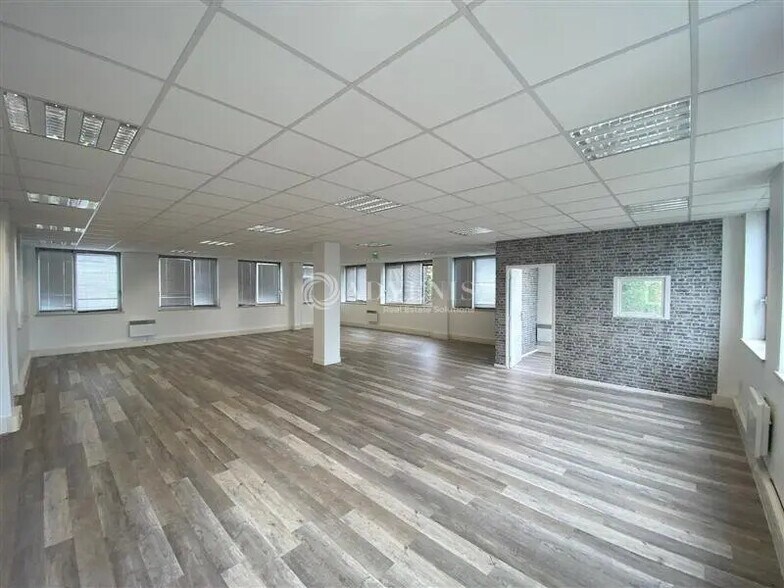 Office in Neuilly-Plaisance for sale - Interior Photo - Image 2 of 6