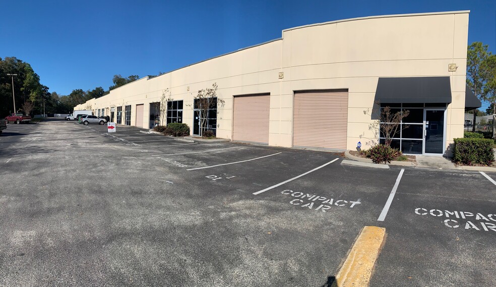 6750-6800 N Orange Blossom Trl, Orlando, FL for lease - Building Photo - Image 1 of 3