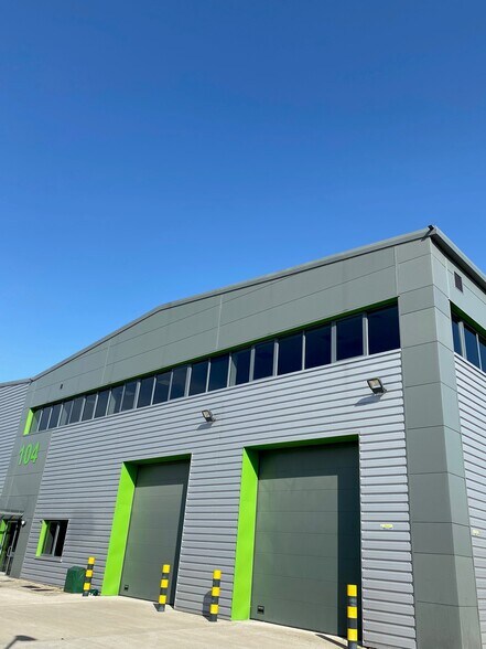 Lockfield Av, Enfield for lease - Building Photo - Image 2 of 8