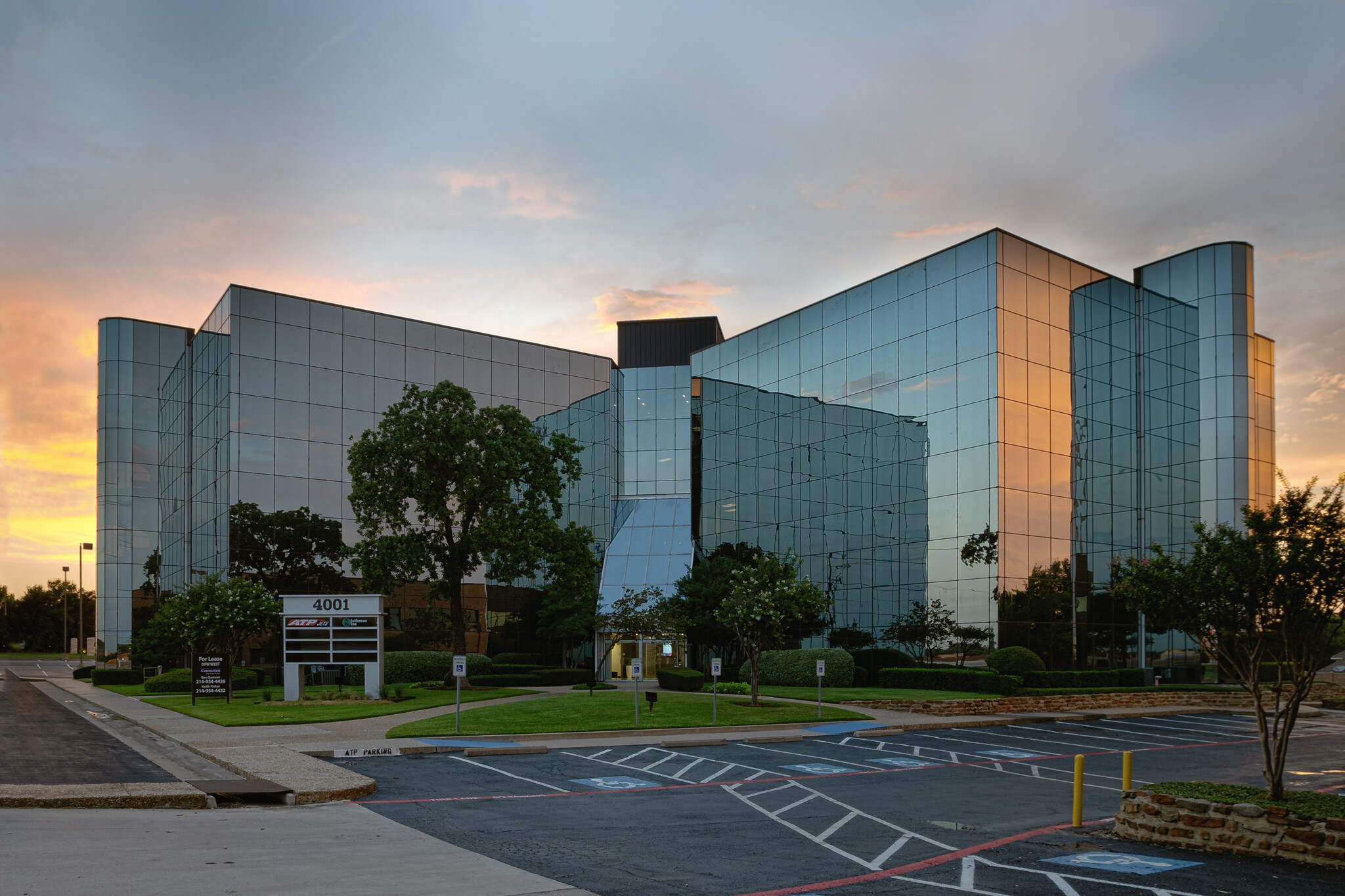 4001 Airport Fwy, Bedford, TX for lease Building Photo- Image 1 of 19