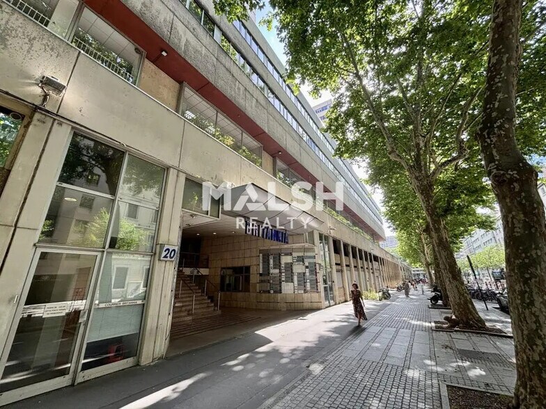 Office in Lyon for lease - Building Photo - Image 1 of 10